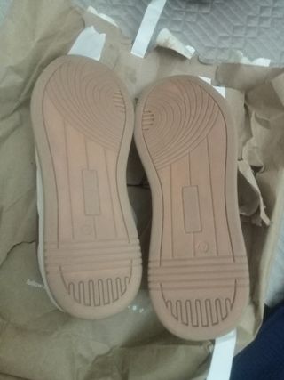 Zapatillas PONY blancas con detalles rojos