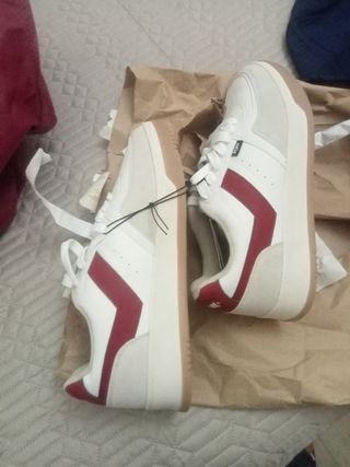 Zapatillas PONY blancas con detalles rojos