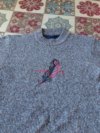 Jersey gris con detalle de plumas para hombre