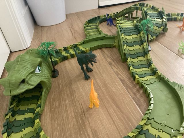 Scalextric de dinosaurios. Dinosaur Track Toys