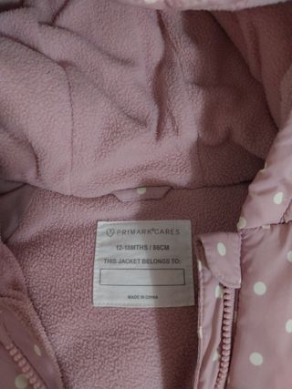 Chaquetón niña Primark rosa lunares 12-18m