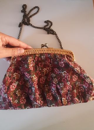 Bolso "Blanco"  floral con cadena