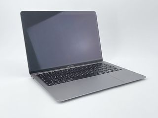 MacBook Air 13" (2018) Intel Core i5 1.6GHz 2 núcleos - SSD 128GB - RAM 8GB - Gris Espacial