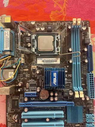 Placa Base ASUS con Procesador Intel