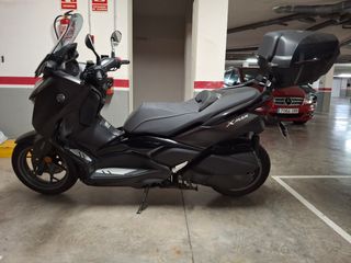 Xmax300 Tech Max   2900 km.Garantía. IMPECABLE