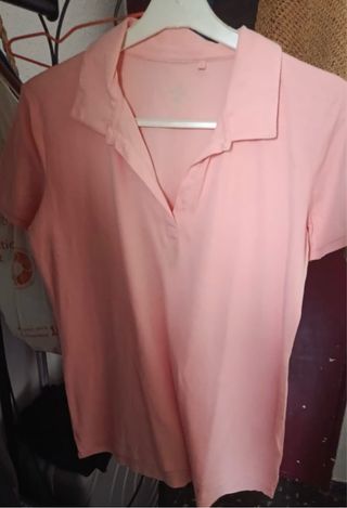 Blusa rosa tipo polo