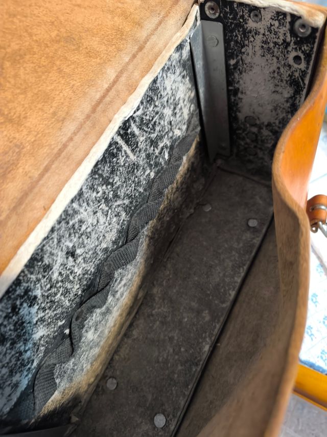 Bolsa de couro antiga para técnico de telefone.