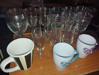 Cristalería variada y tazas
