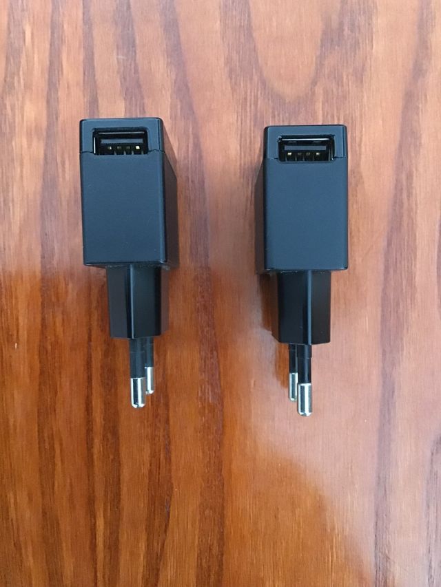 2 caricabatterie Sony Xperia + cavo USB-C
