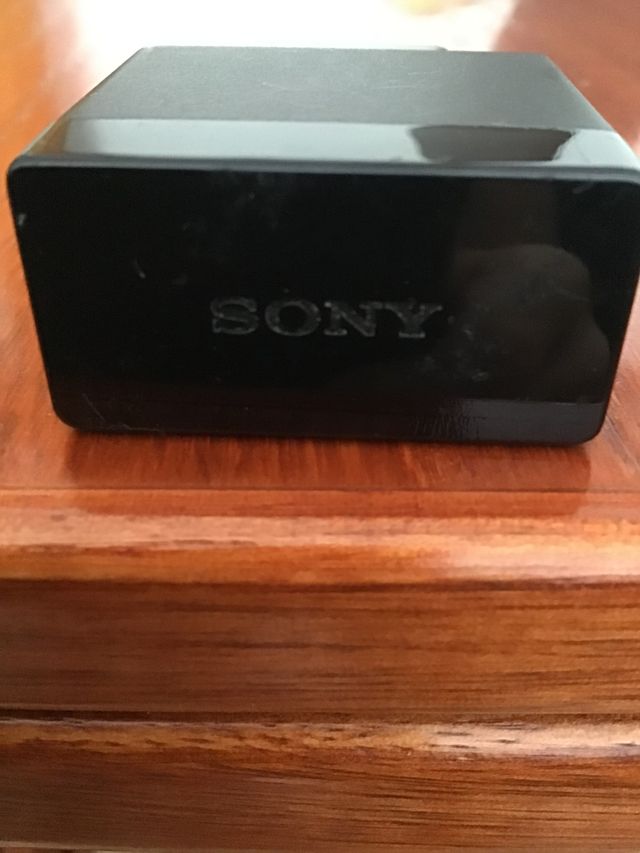 2 caricabatterie Sony Xperia + cavo USB-C