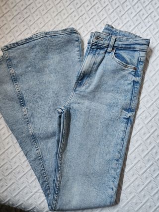 Jeans Bershka a zampa taglia 38