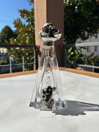 Coppia di ampolle vintage in cristallo decorato