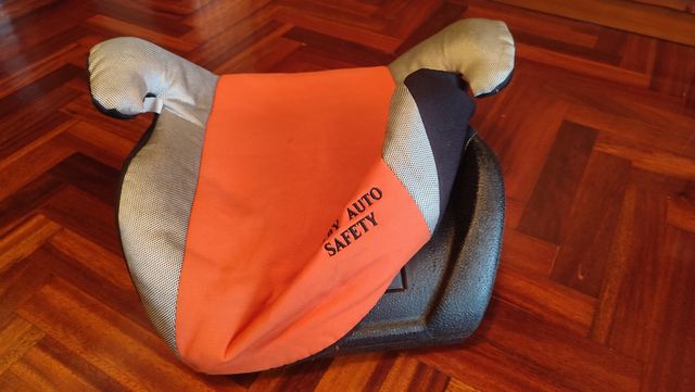 Alzador infantil para coche