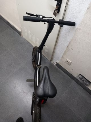 Bicicleta  Eléctric  con cargador pero sin bateria