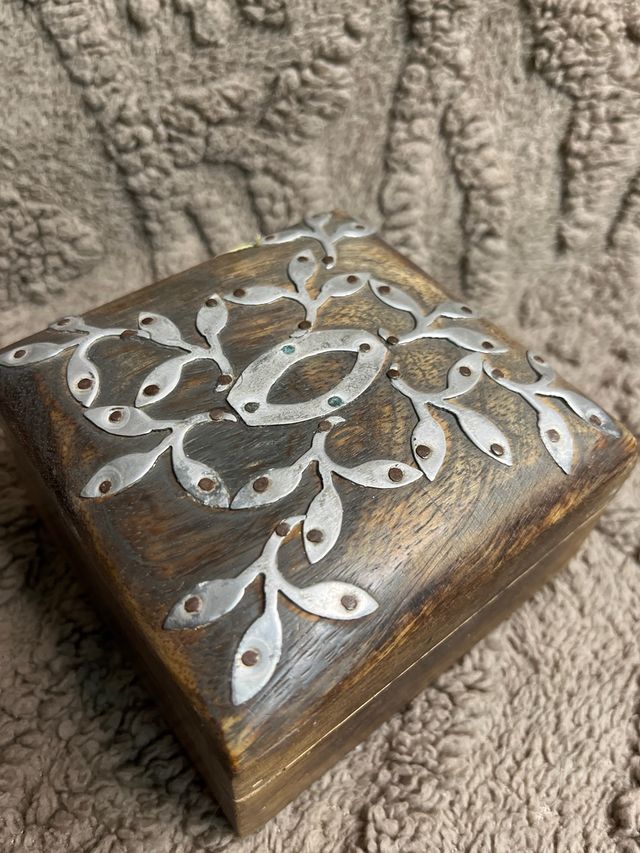 2 cajitas madera y metal decoradas