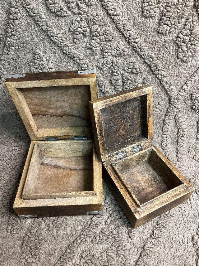 2 cajitas madera y metal decoradas