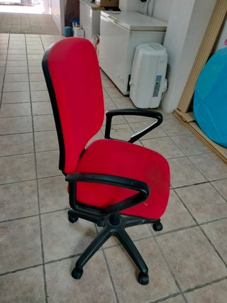 Silla de oficina con ruedas