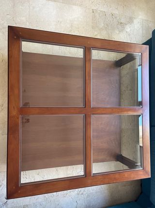 Mesa de centro madera y cristal.