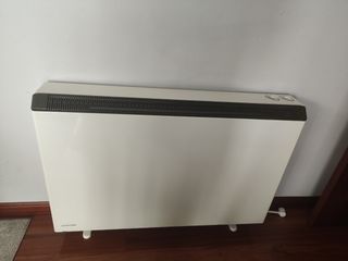 Acumulador eléctrico blanco y gris