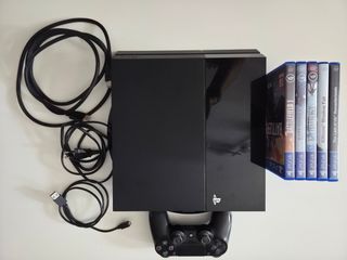 PS4 (PlayStation 4) Negra + 5 Juegos