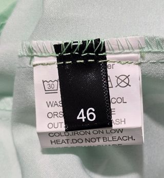 Blusa verde claro estampada de manga larga.