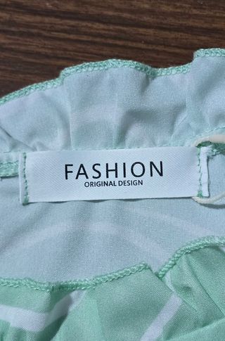 Blusa verde claro estampada de manga larga.