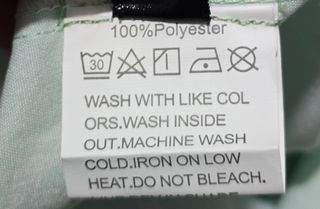 Blusa verde claro estampada de manga larga.