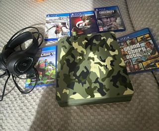 PS4 Edición Limitada Camuflaje + Juegos + Cascos
