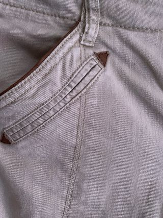 Blusa satinada y Pantalón Beige