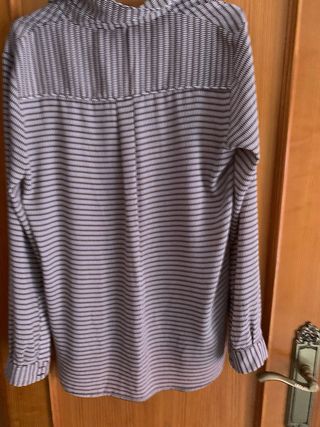 Blusa satinada y Pantalón Beige