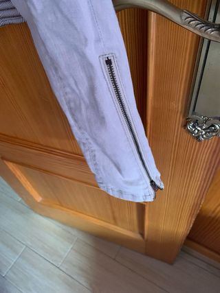 Blusa satinada y Pantalón Beige