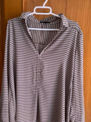 Blusa satinada y Pantalón Beige