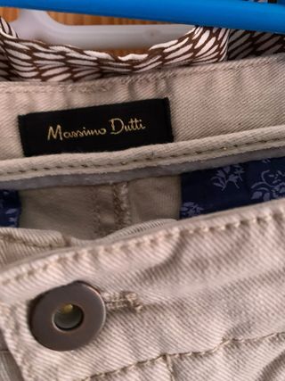 Blusa satinada y Pantalón Beige