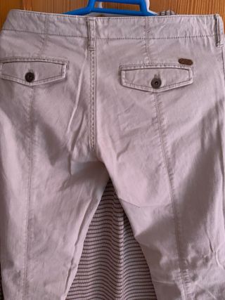 Blusa satinada y Pantalón Beige