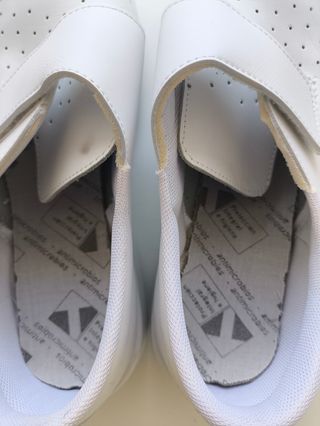 Zuecos Sanitarios Blancos