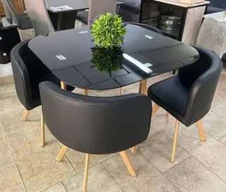 Mesa comedor negra con 4 sillas