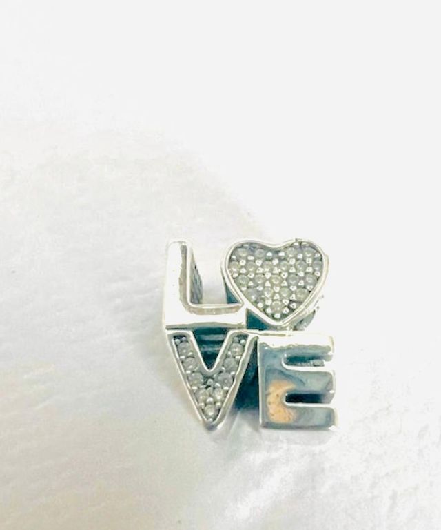 Pandora Charm LOVE Corazón con Circonitas