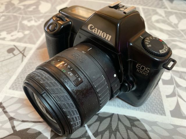 Canon EOS 1000 Cámara Analógica Negra