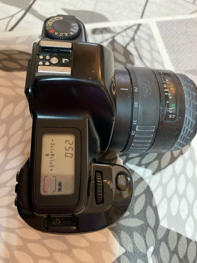 Canon EOS 1000 Cámara Analógica Negra