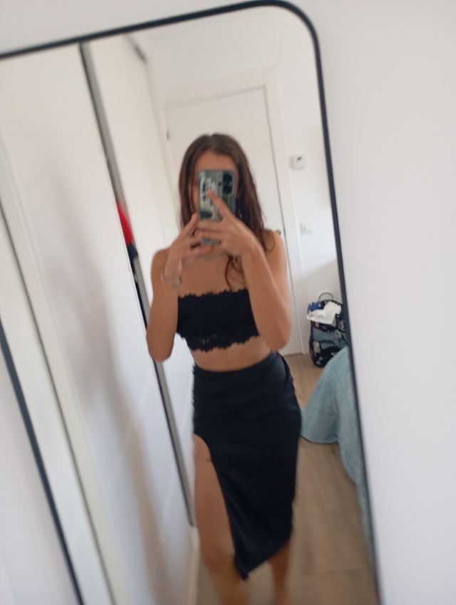 Falda larga negra con abertura y aro