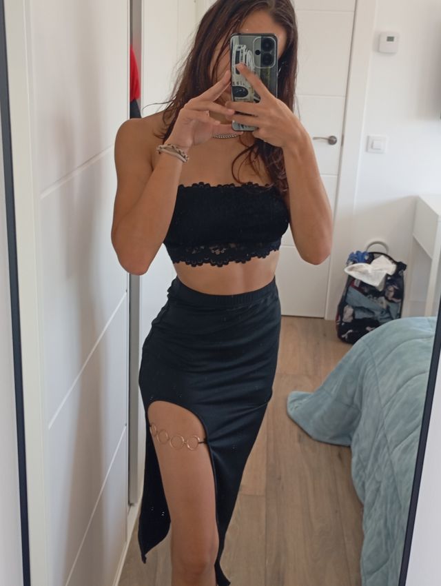 Falda larga negra con abertura y aro