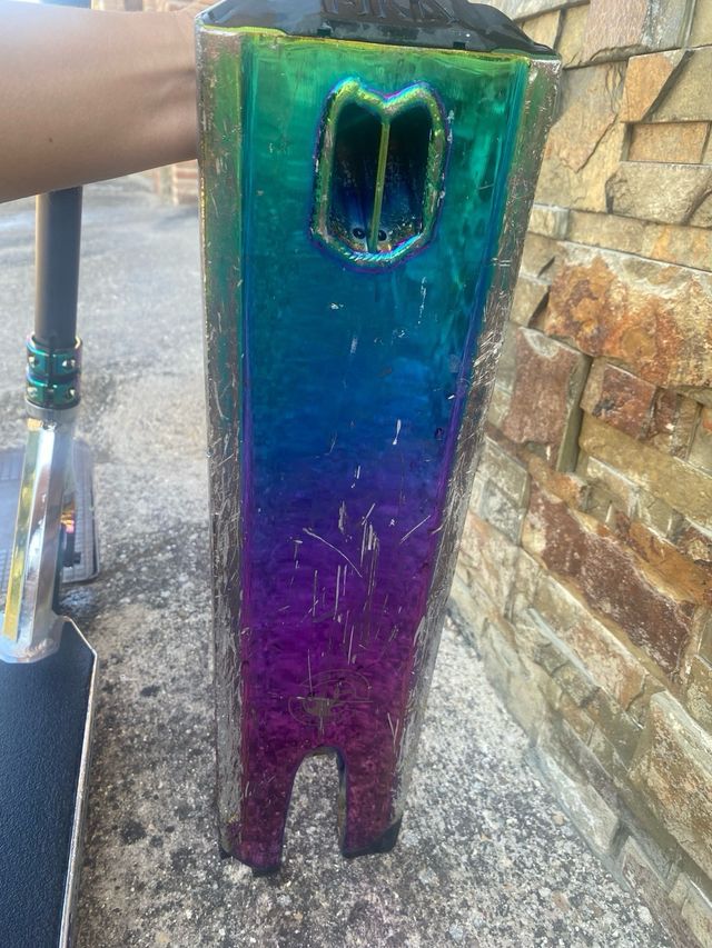 Monopattino freestyle con ruote iridescenti