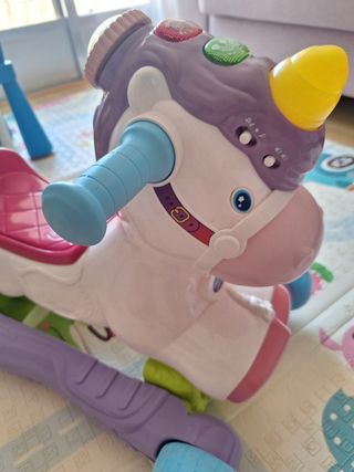 Unicornio correpasillos y balancín VTech