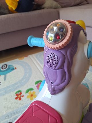 Unicornio correpasillos y balancín VTech