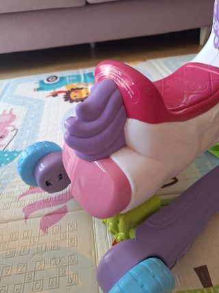 Unicornio correpasillos y balancín VTech