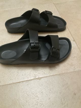 Sandalias planas negras