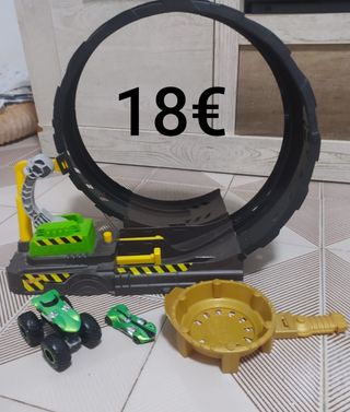 Circuito Hot Wheels con 2 coches