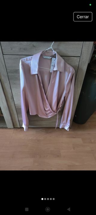 Camisa satinada rosa Stradivarius talla M