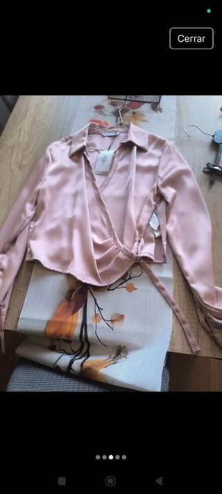 Camisa satinada rosa Stradivarius talla M