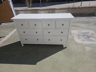 Cómoda blanca de madera Ikea